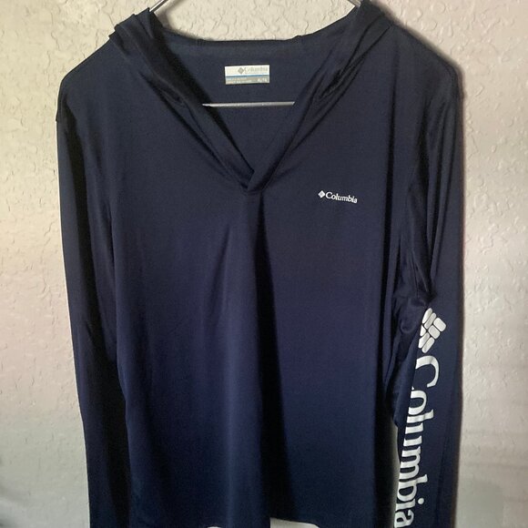Columbia Tops - Columbia Womens Activewear Top with Hood. XL.